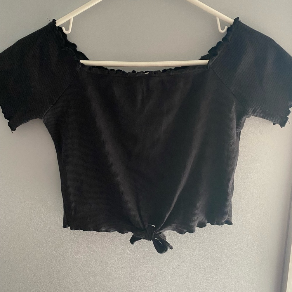 ME TO WE black lettuce edge crop top with tie size M